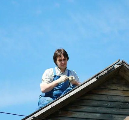 How Roofing Contractors in Las Vegas Prepare Homes for Harsh Weather